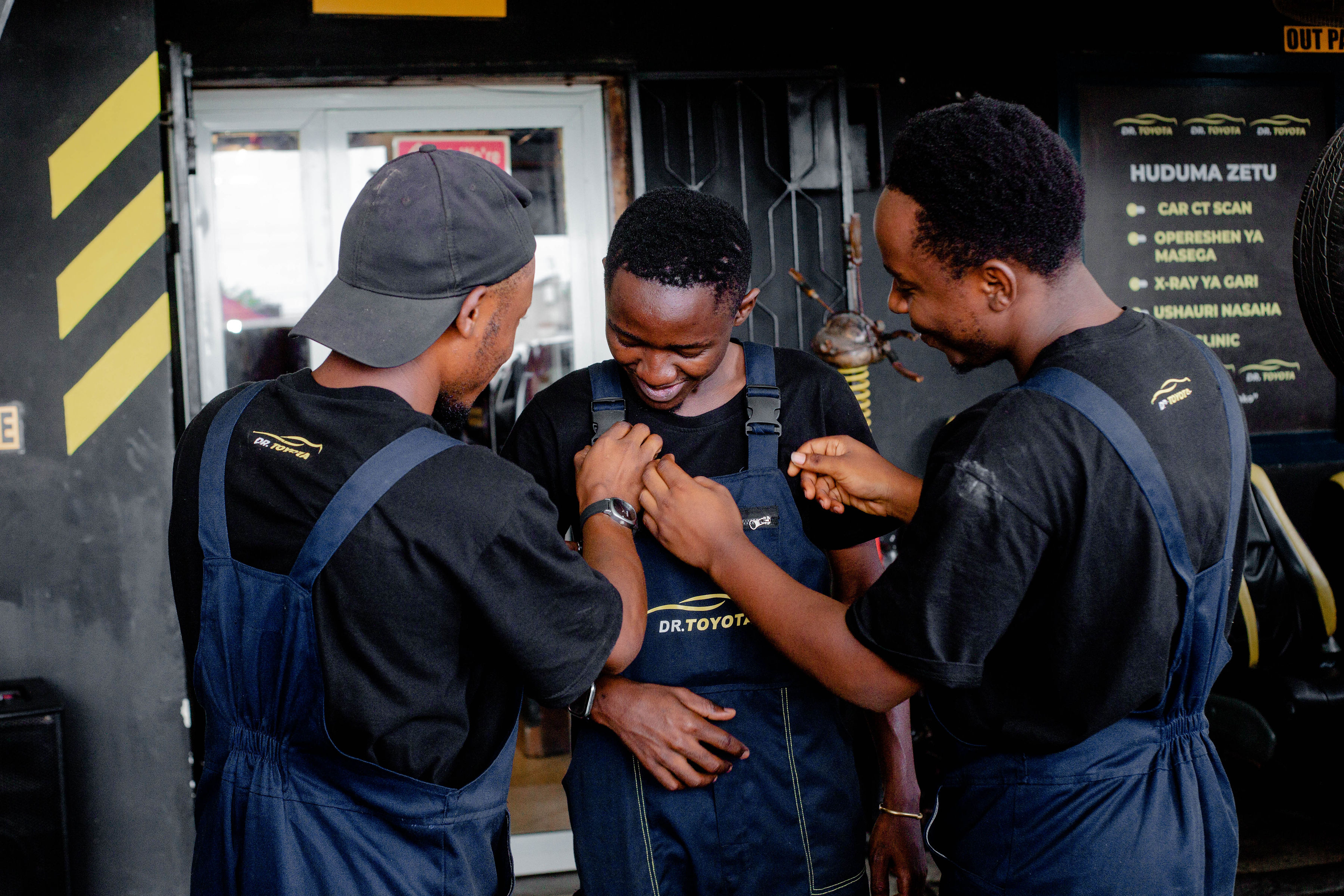 Dr Toyota team working together